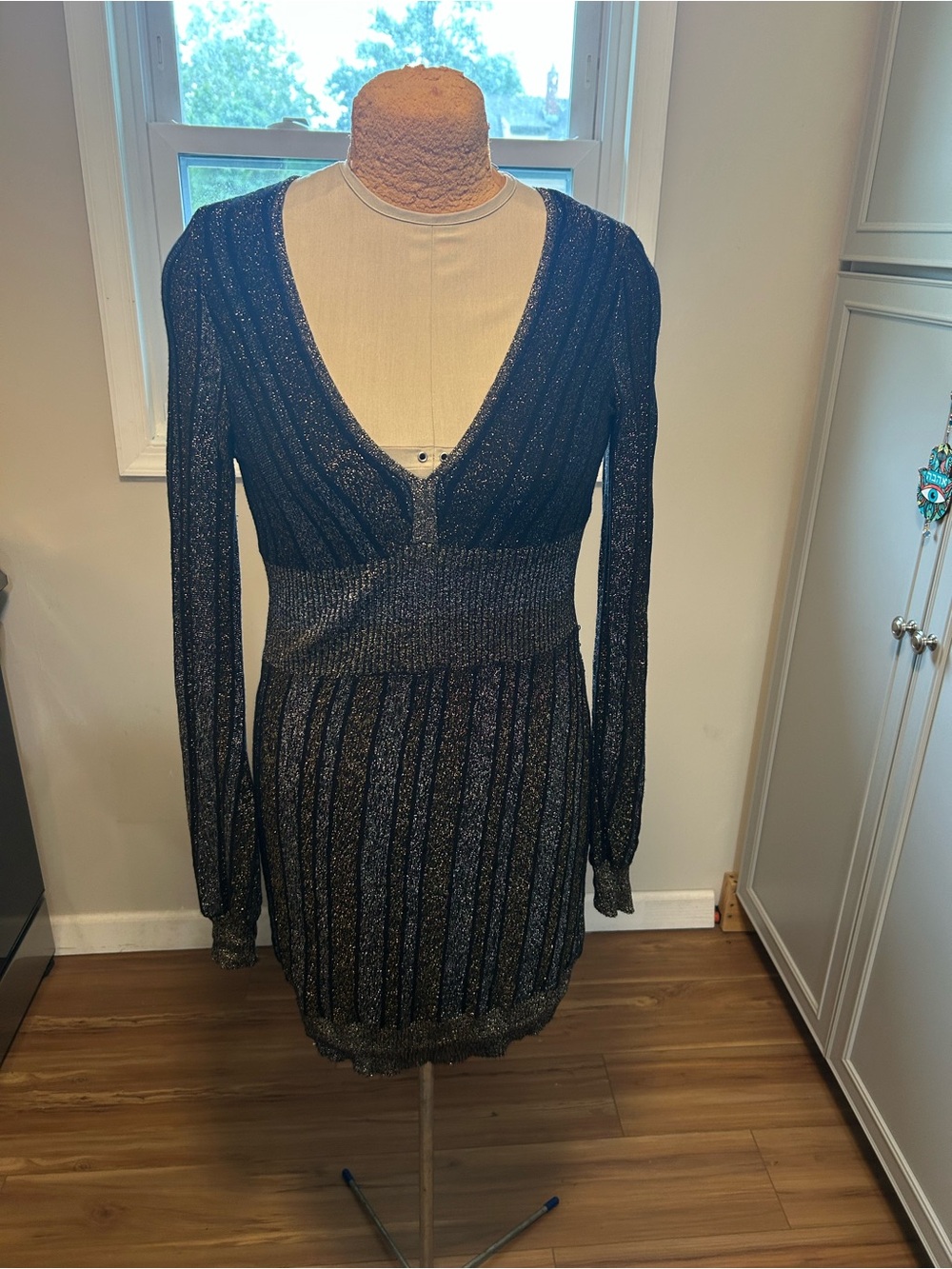Guess Metallic Black V-Neck Long Sleeve Dress Size Medium